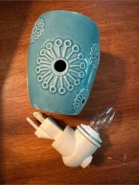 Scentsy Teal Ceramic Plug-In Warmer Cover with Floral Medallions